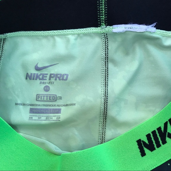 Nike Pro black leggings with green paint splatter - Picture 7 of 7